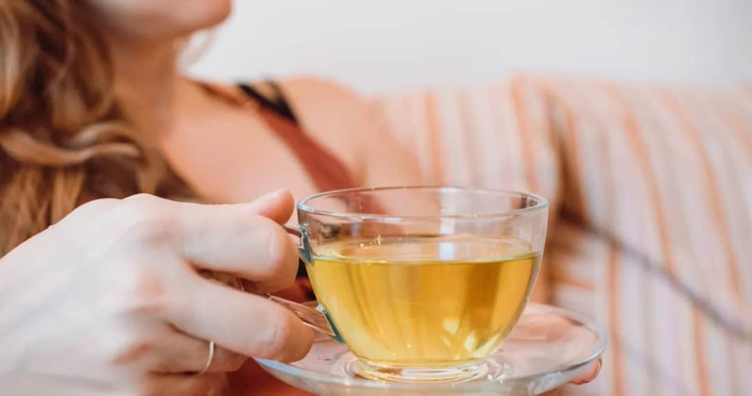 Najskuteczniejsze herbaty na trądzik - naturalne sposoby na piękną cerę