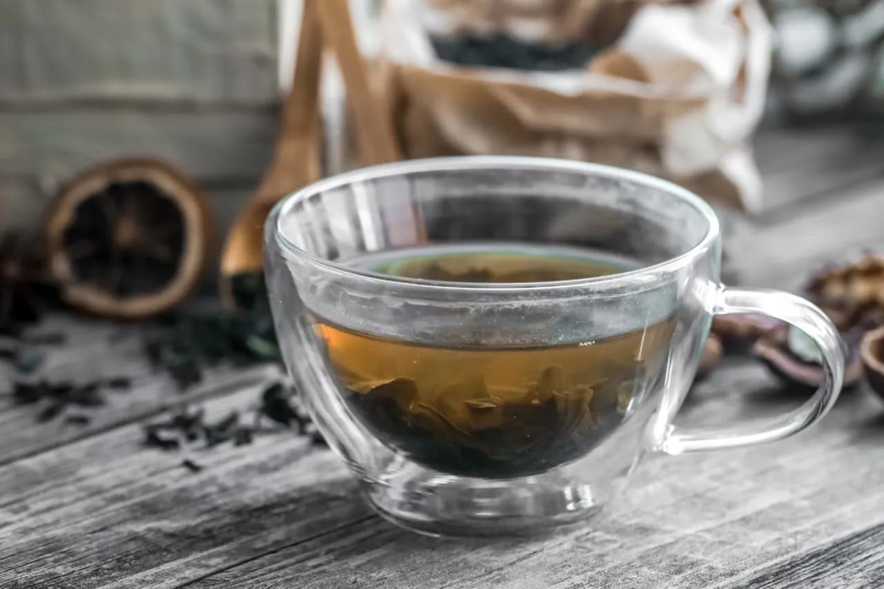 Jak prawidłowo parzyć zieloną herbatę w torebkach, aby uniknąć gorzkiego smaku