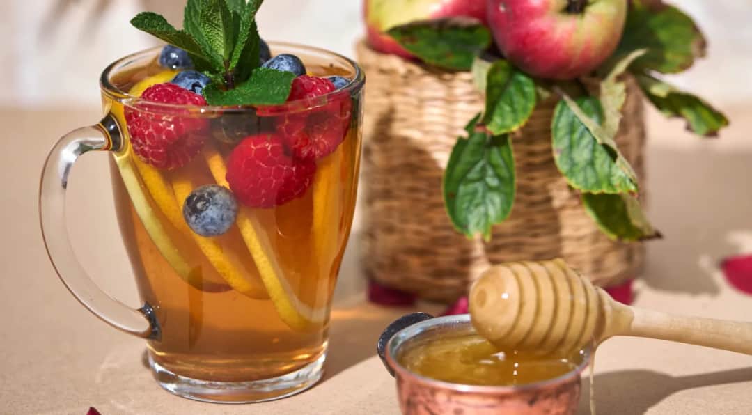 Jak zrobić herbatę malinową: Prosty przepis na rozgrzewający napój
