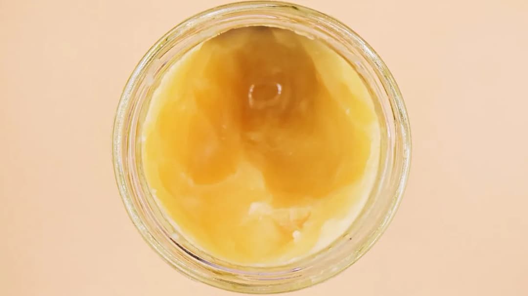 Jak sprawdzić czy miód jest prawdziwy – uniknij podróbek i poznaj proste testy