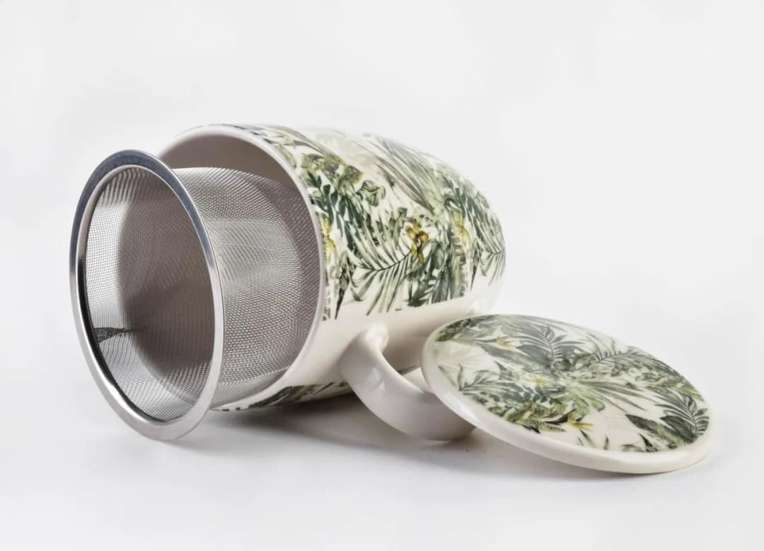 Kubki z pokrywką - praktyczne rozwiązanie do wygodnego parzenia herbaty