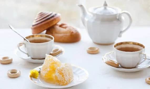 Jak podawać herbatę: Tradycyjne polskie zwyczaje i etykieta