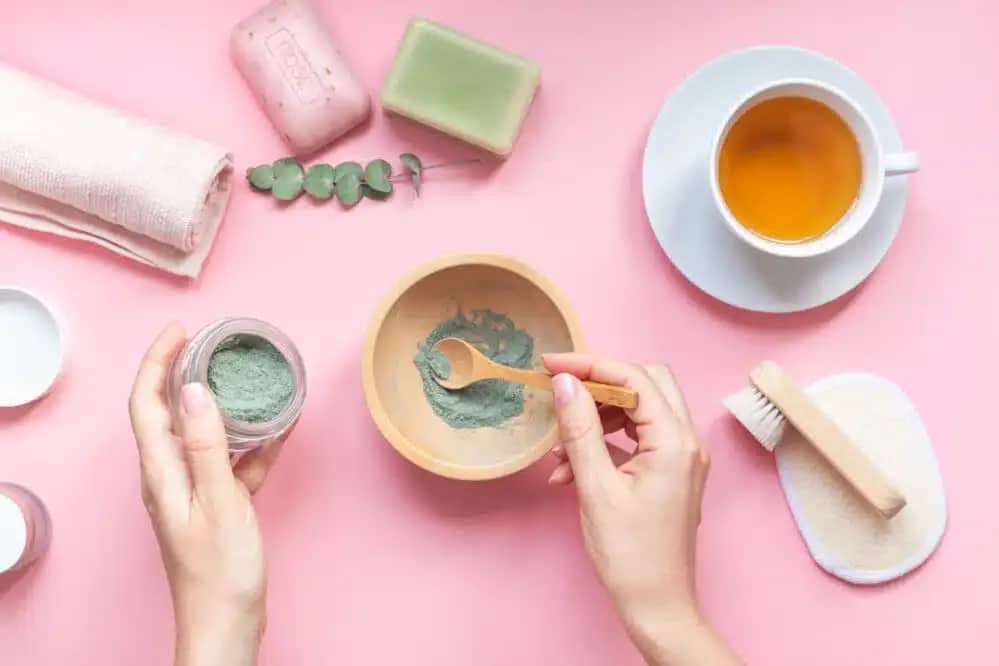 10 kreatywnych sposobów na wykorzystanie przeterminowanej herbaty