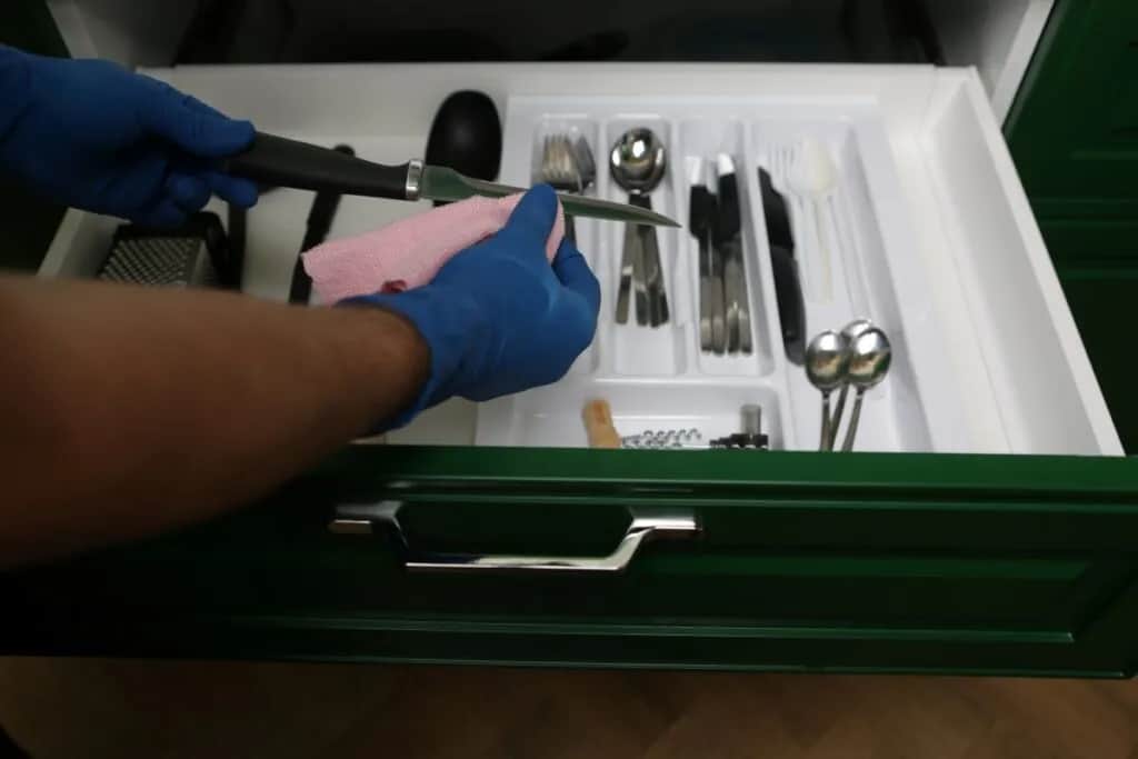 Jak skutecznie wyczyścić łyżeczki od herbaty - 5 sprawdzonych metod