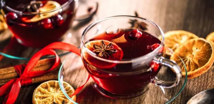 Jaki alkohol do herbaty wybrać - 5 świetnych połączeń dla smakoszy