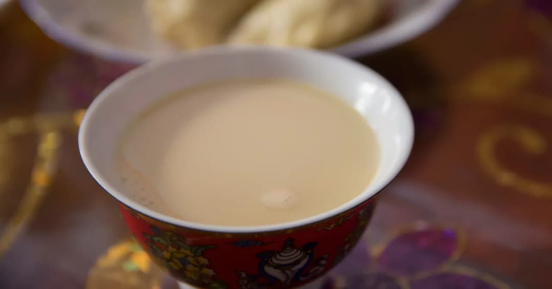 Tradycyjna herbata tybetańska z masłem - poznaj prawdziwy przepis krok po kroku