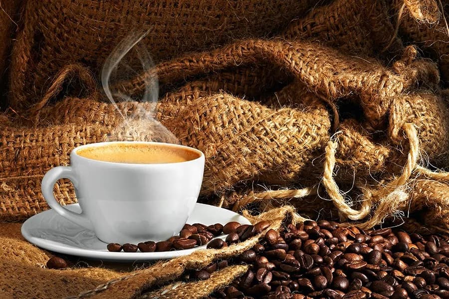 Jak długo parzyć kawę, by uniknąć gorzkiego smaku i cieszyć się idealnym aromatem?