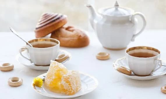 Jak podawać herbatę w restauracji: 8 kluczowych zasad