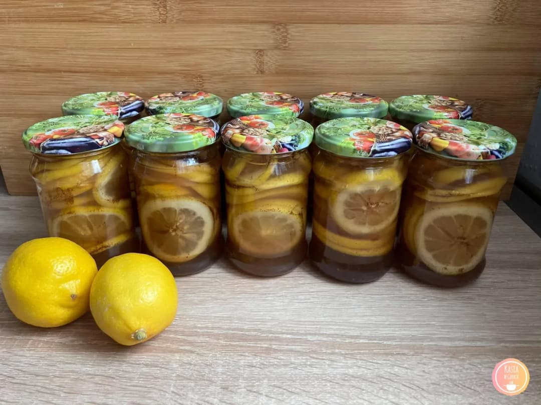 Domowy syrop do herbaty: prosty przepis na 4 aromatyczne dodatki smakowe