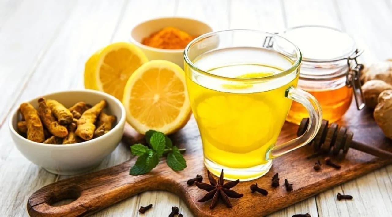 Prosty domowy napar z kurkumy: przepis na zdrową herbatę krok po kroku